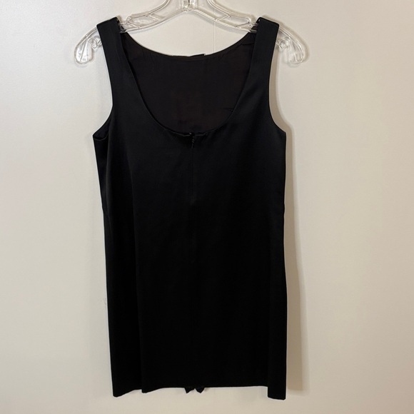 Lily Pulitzer Elegant Black Sleeveless Dress with Vertical Ruffle & Scoop Back - Picture 5 of 6